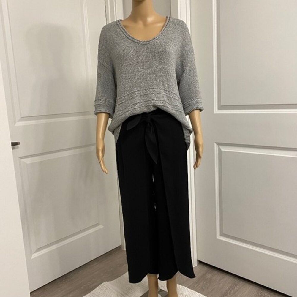 Gap Wome's Gray Knit Scoop Neck Sweater Textured Hem Size Small Neckline Stitch